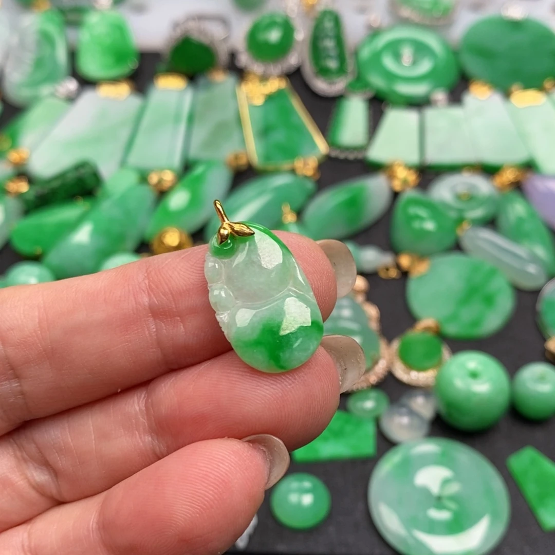 翡翠18K金镶嵌颈饰