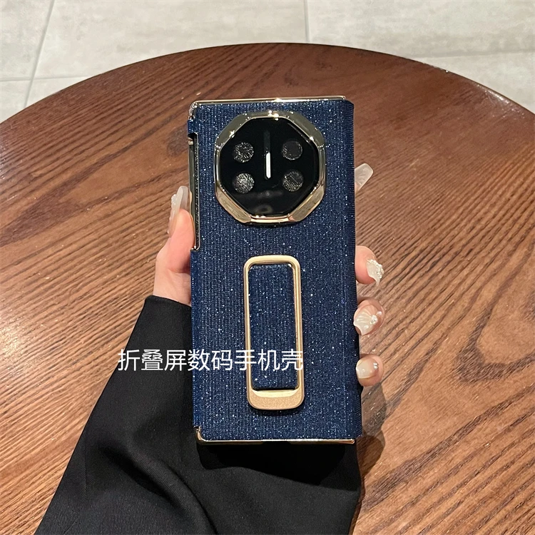 适用华为Mate XT三折叠非凡大师手机壳细闪腕带支架中轴翻盖皮套