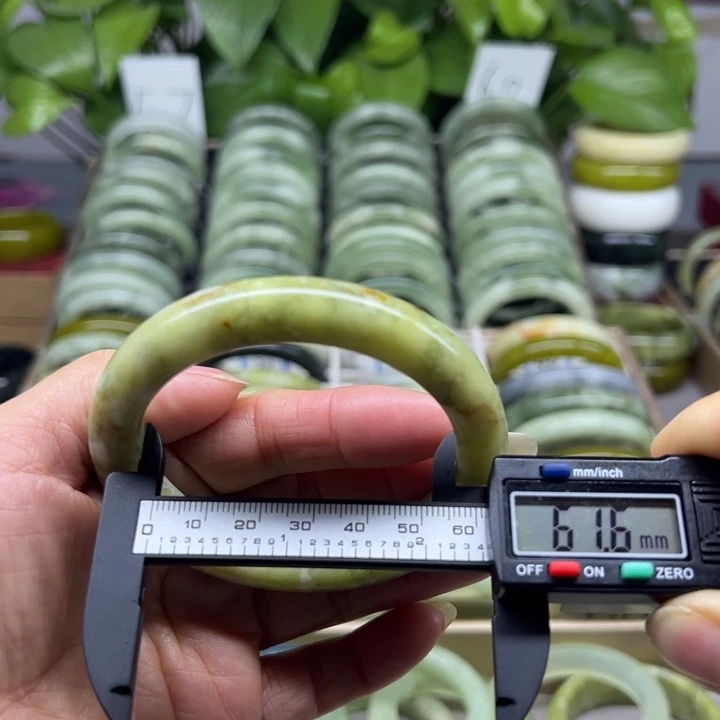 蛇纹石玉未镶嵌手镯29