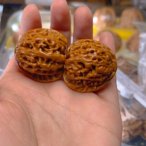 文玩核桃吊坠苹果园