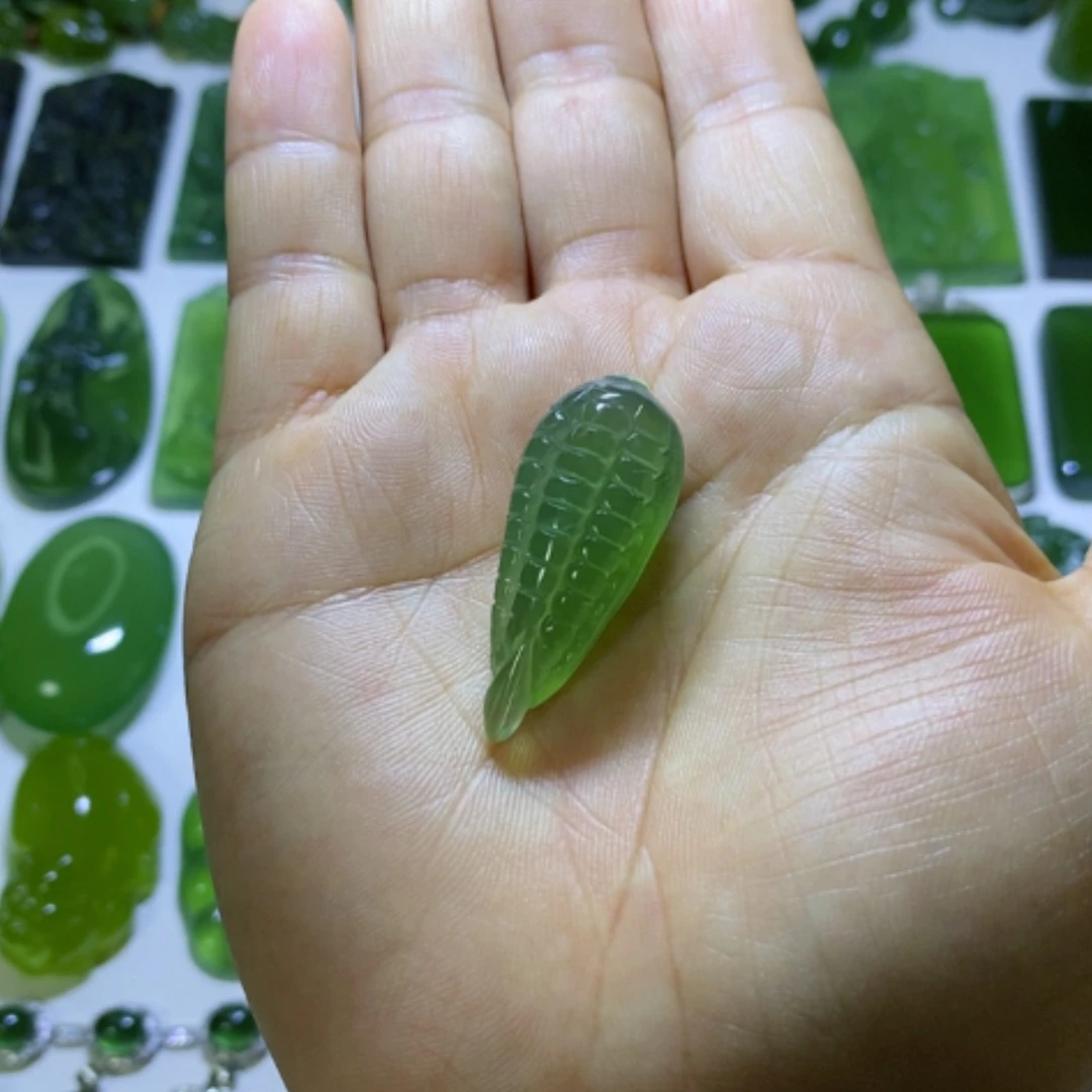 【闪购商品】蛇纹石玉颈饰未镶嵌