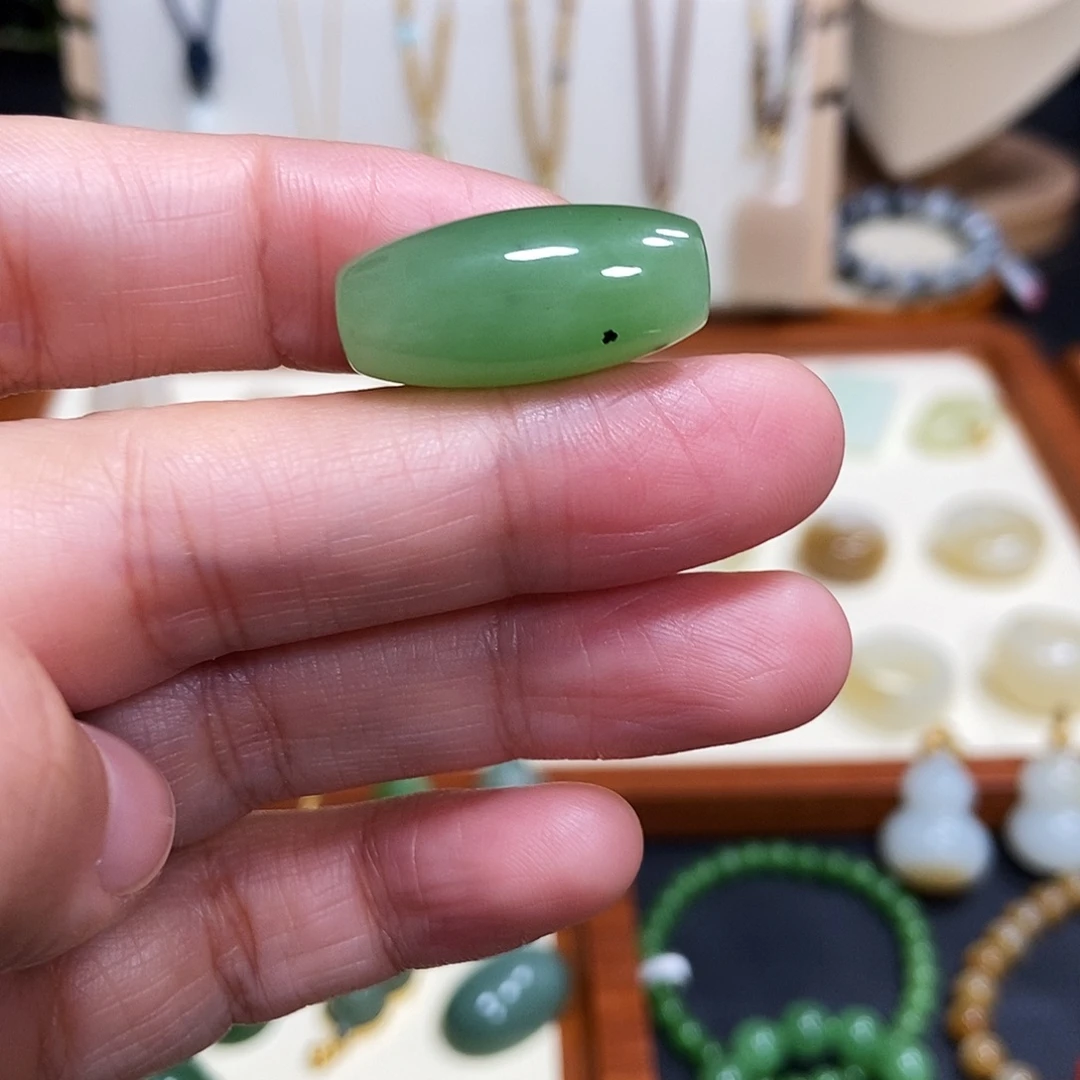 和田玉未镶嵌吊坠(赠链)