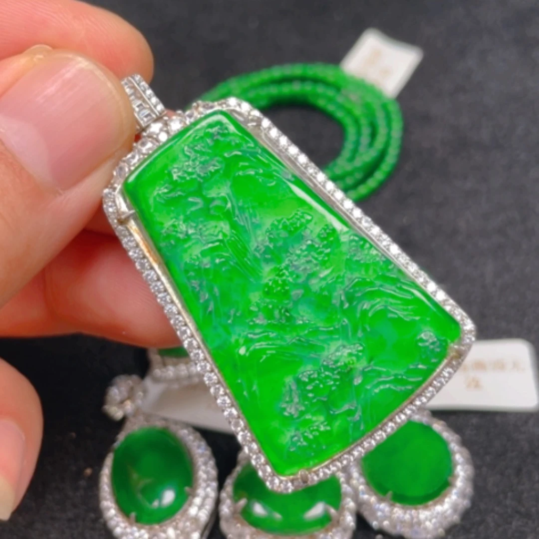 【闪购商品】颈饰银S925镶嵌翡翠吊坠