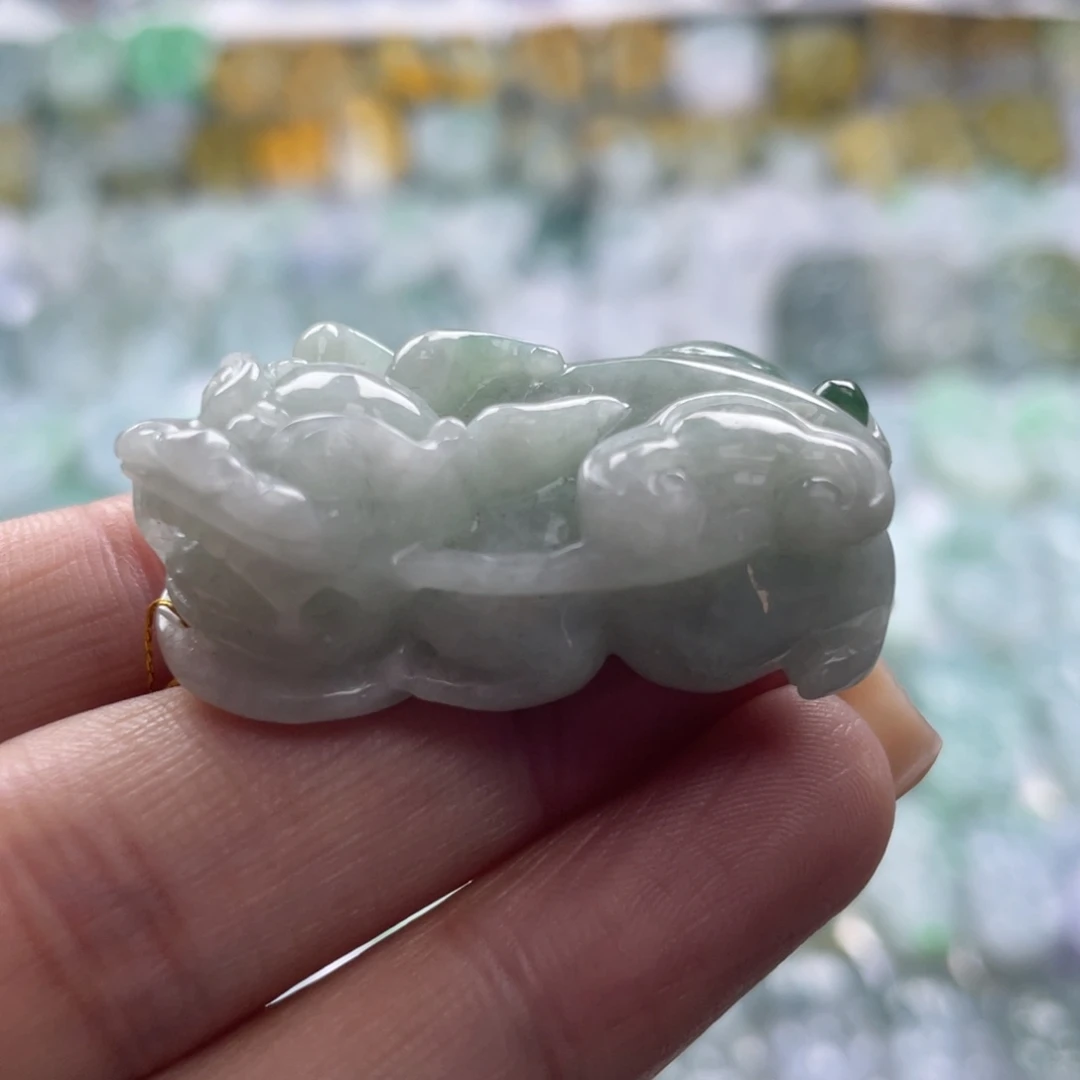 翡翠未镶嵌颈饰貔貅