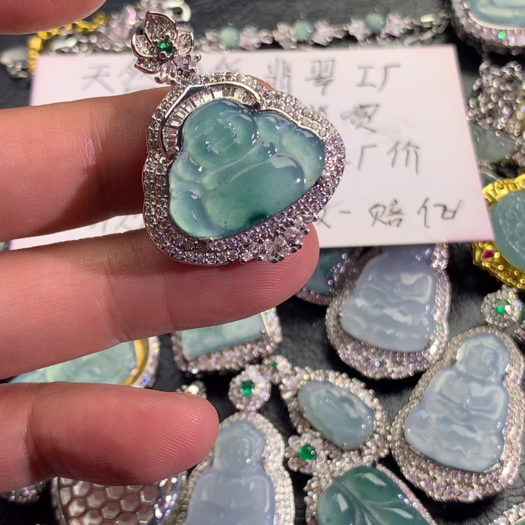 翡翠颈饰未镶嵌佛公