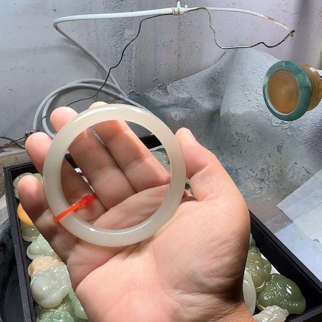 八***姑未镶嵌手镯石英质玉