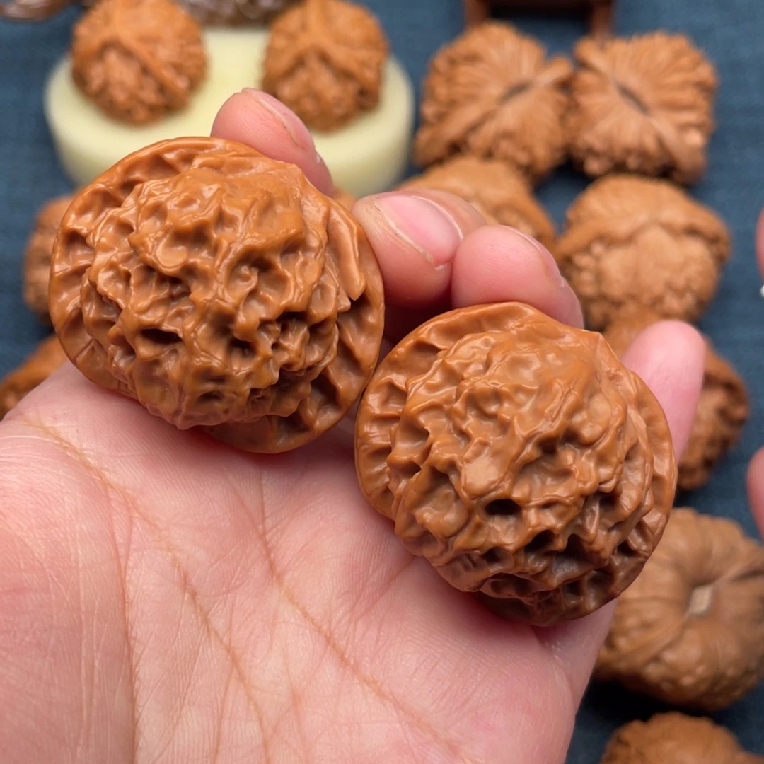 文玩核桃把件40毕业球龙鳞全品