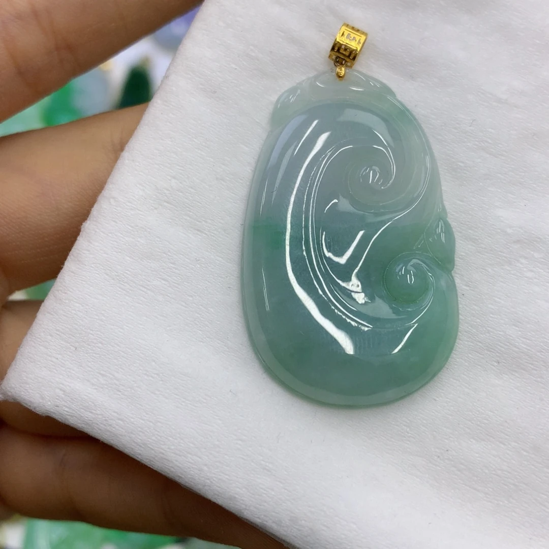 翡翠18K金镶嵌颈饰