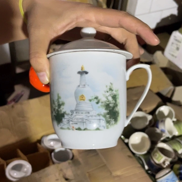 摆件盘子碗都有好便宜实在