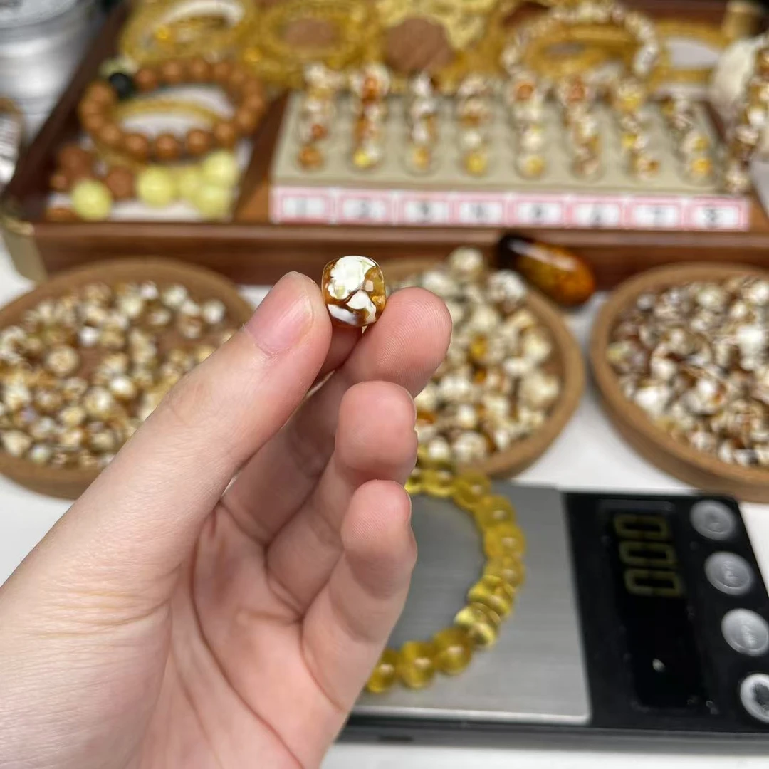 沁色蜜蜡白花老邢一物一图尺寸11mm乘9.8mm搭配手串好看9230号