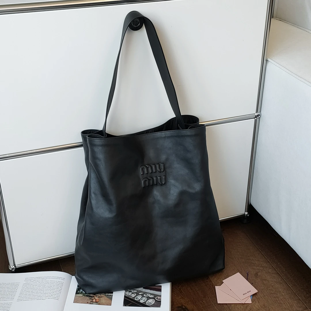 95新 MIU MIU/缪缪 so black牛皮腋下单肩托特包49605