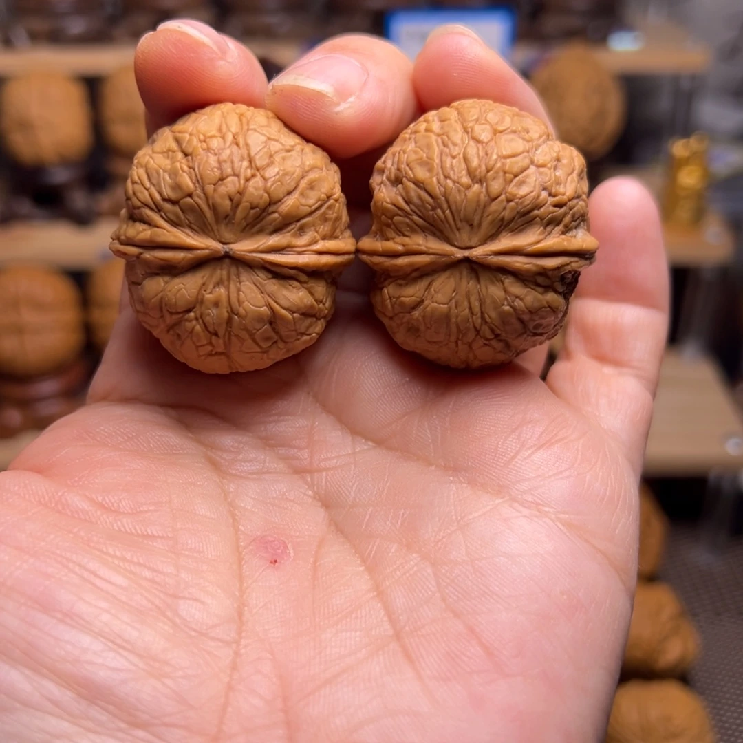 文玩核桃把件90w大龙珠37尺