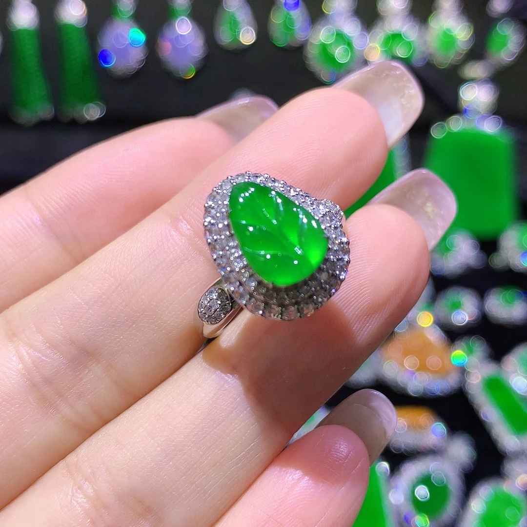 翡翠18K金镶嵌戒指高冰满绿