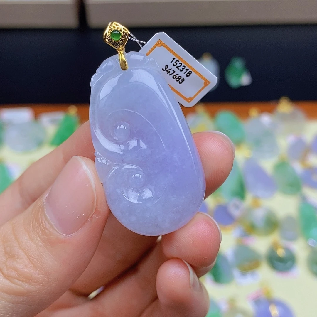 翡翠颈饰18K金镶嵌翡翠