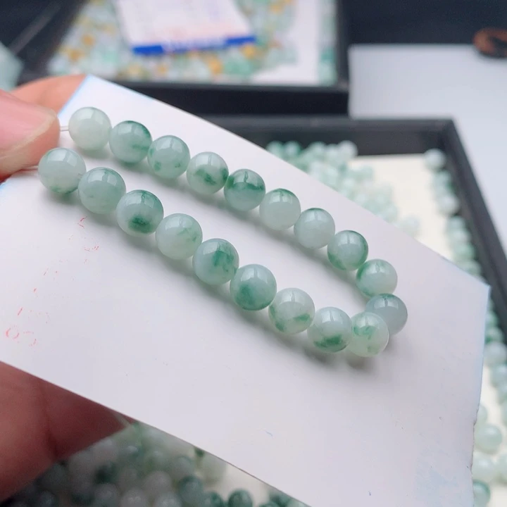 茉***莉翡翠未镶嵌手链多样性