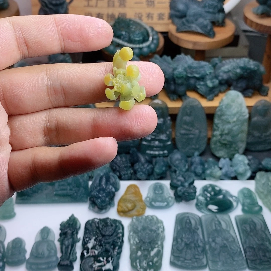 定制翡翠未镶嵌花