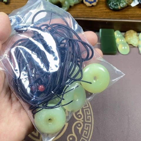 合金蛇纹石玉颈饰