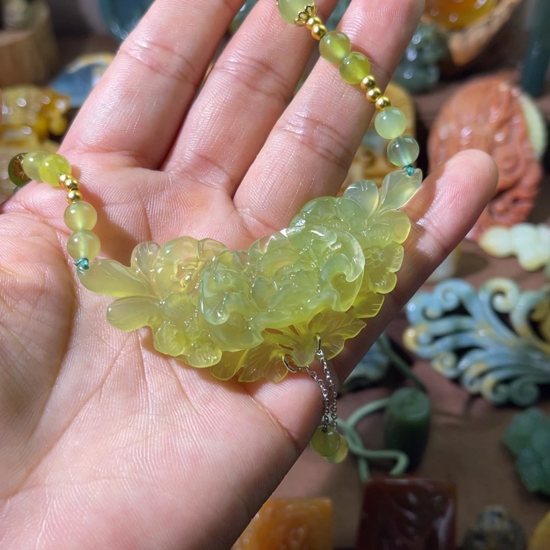 蛇纹石玉未镶嵌颈饰微*