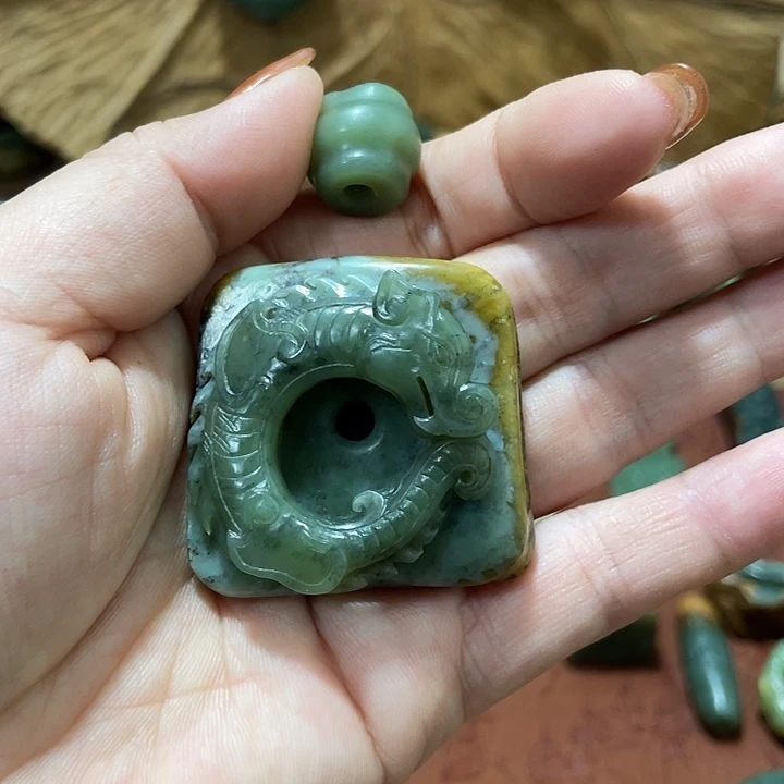肉***团未镶嵌岫岩河磨玉（透闪石质玉）挂件