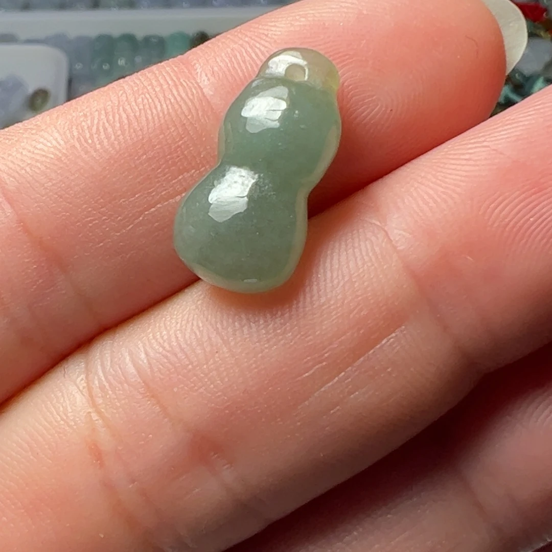 翡翠未镶嵌颈饰葫芦吊坠一个19.99