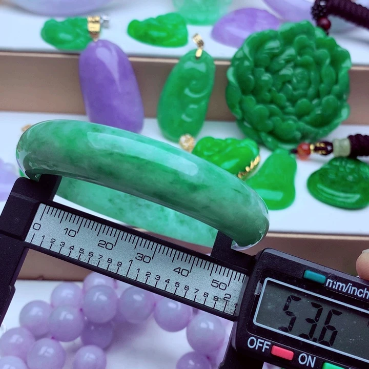 翡翠未镶嵌手镯一．．．．