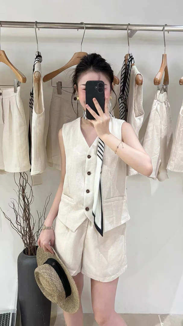 马甲+短裤+丝巾高级感百搭马甲短裤2025年夏季大方得体穿搭套装