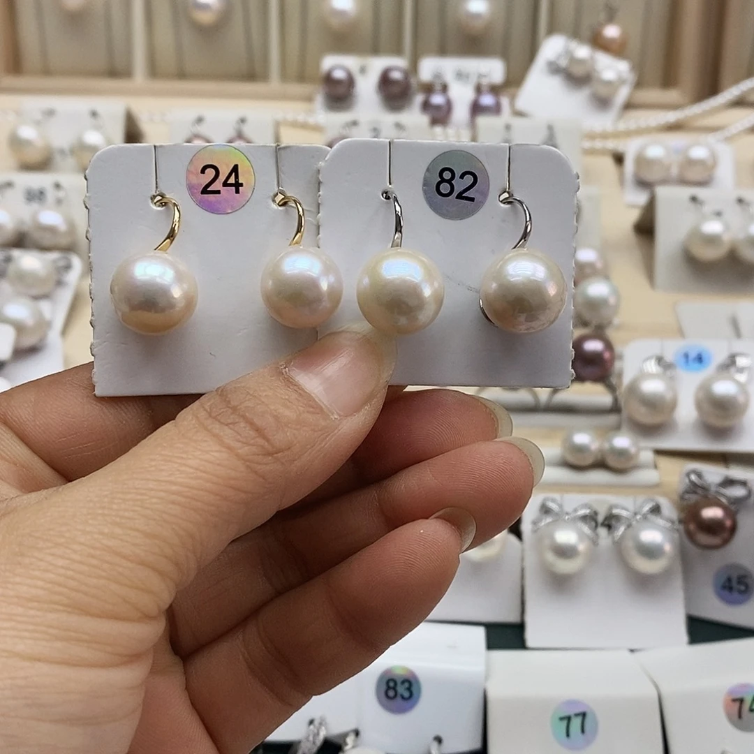 z***米淡水珍珠银S925镶嵌颈饰