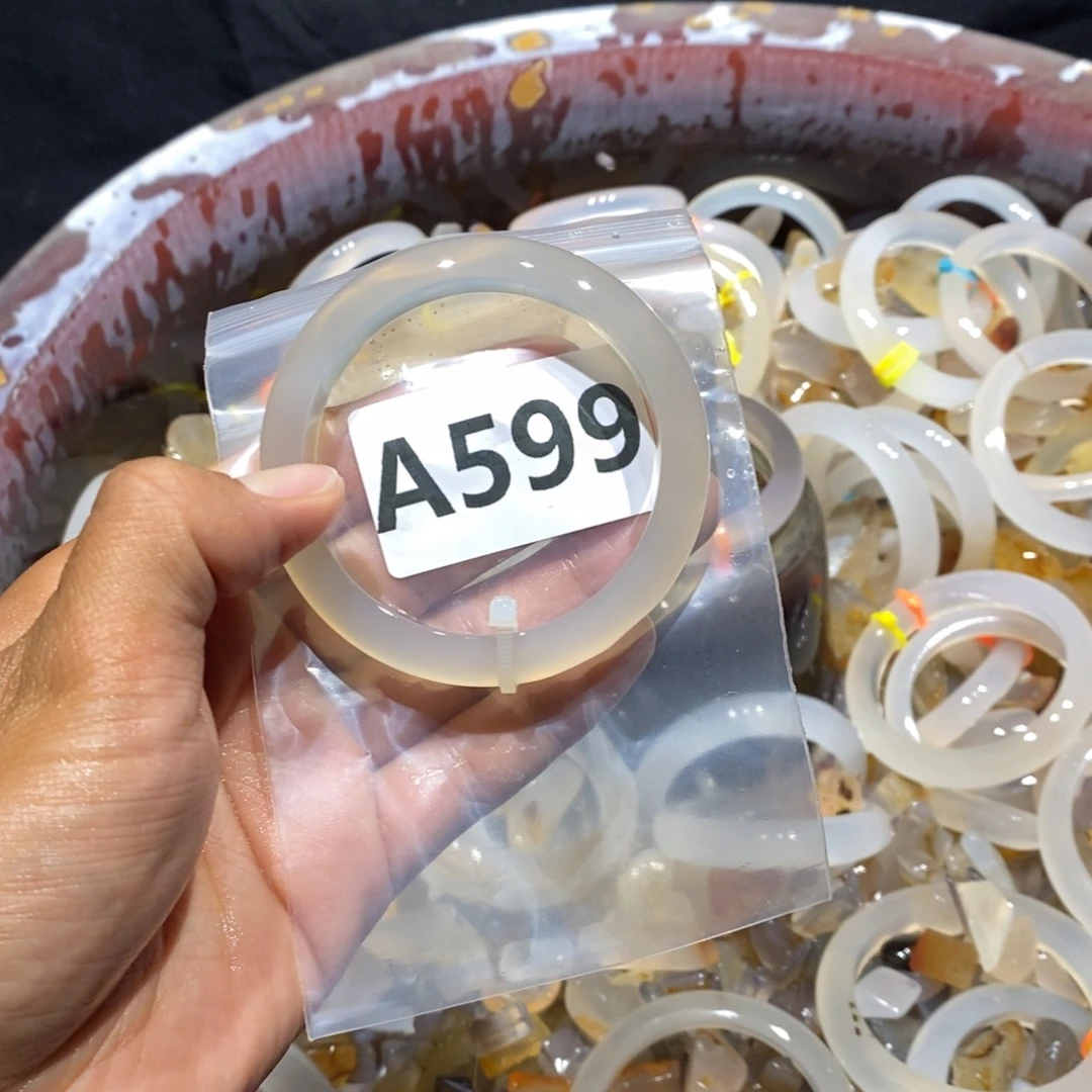 Ｏ***耶玛瑙/玉髓未镶嵌手镯