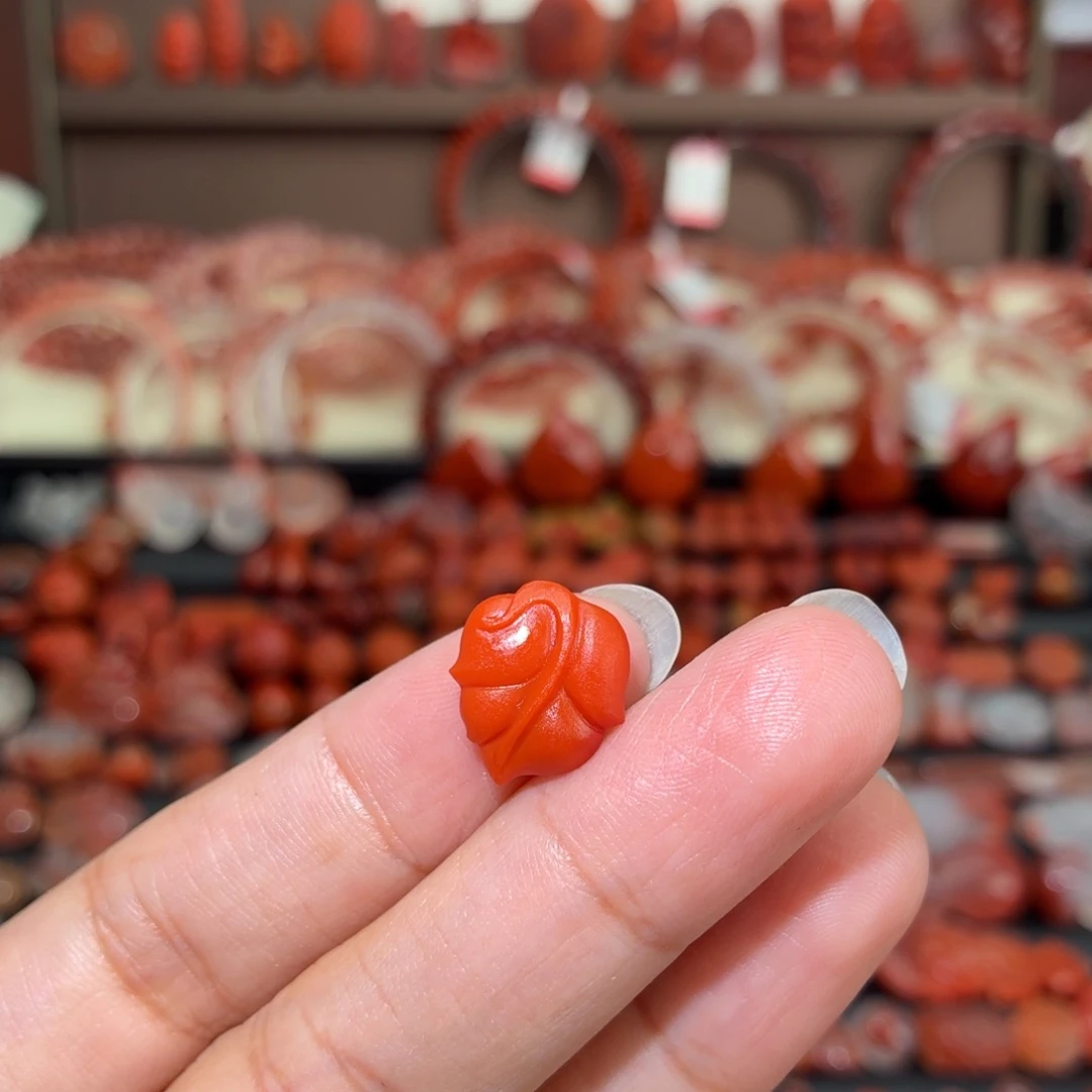 南红玛瑙未镶嵌颈饰满肉叶子