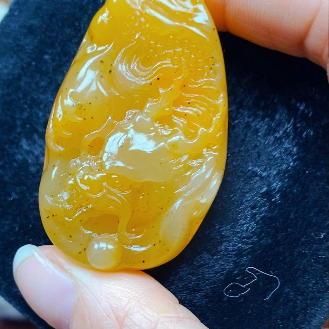 未镶嵌石英质玉（黄龙玉）颈饰