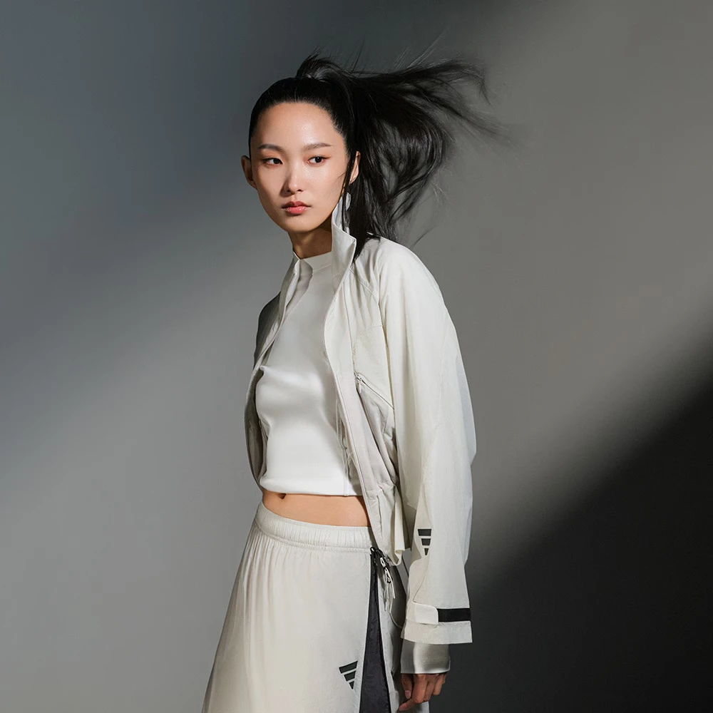 adidas阿迪达斯女子FUSTL W JKT情人节梭织连帽运动外套JM4272