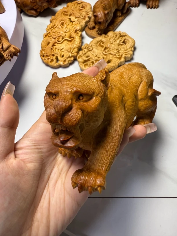 崖柏纯手工木雕雕塑金钱豹老虎工艺品家居办公室摆件手把件创意