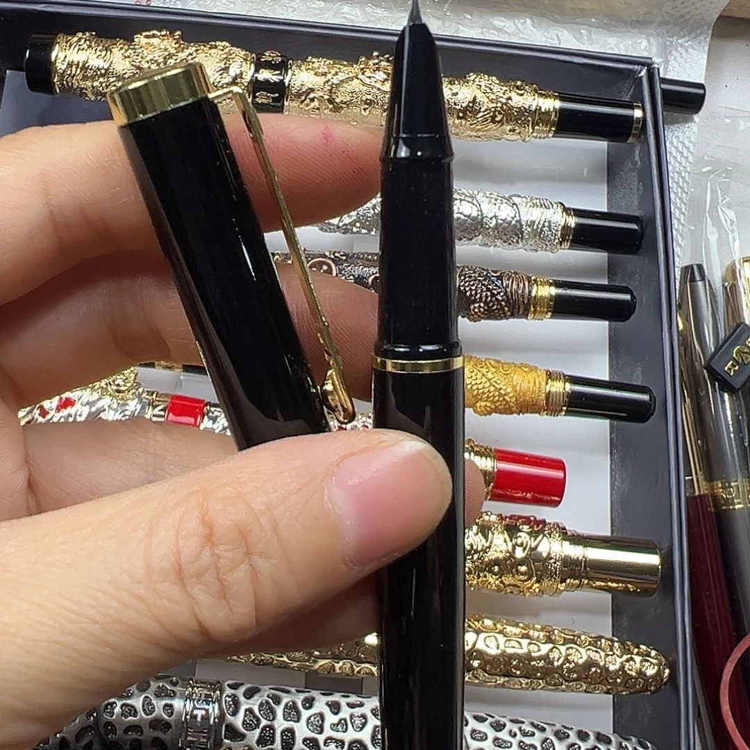 宏强暗尖钢笔一支