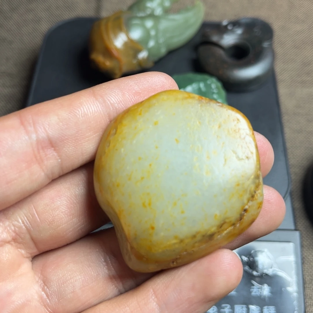 和田玉（糖玉）未镶嵌珠宝奇石