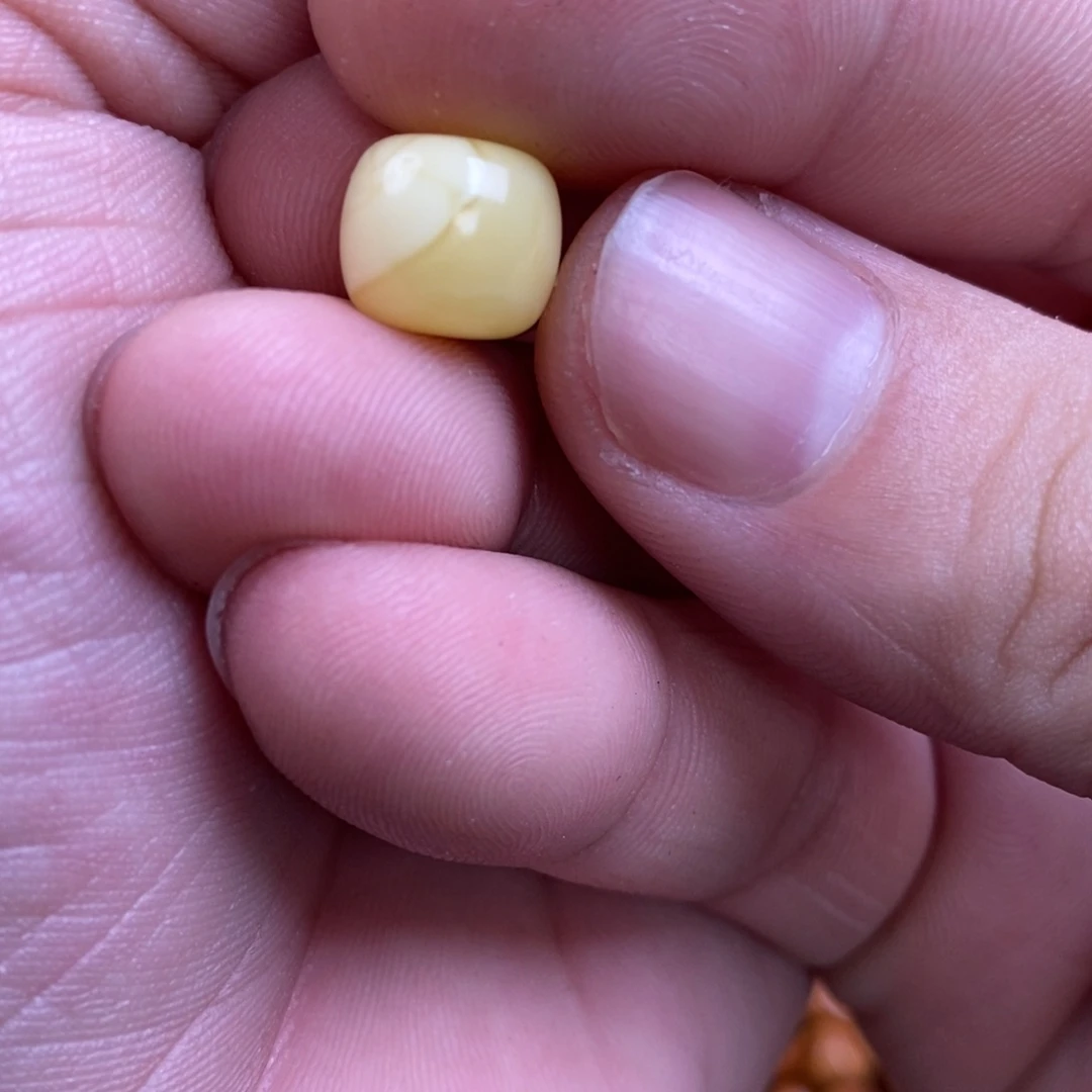 蜜蜡裸石未镶嵌不***生