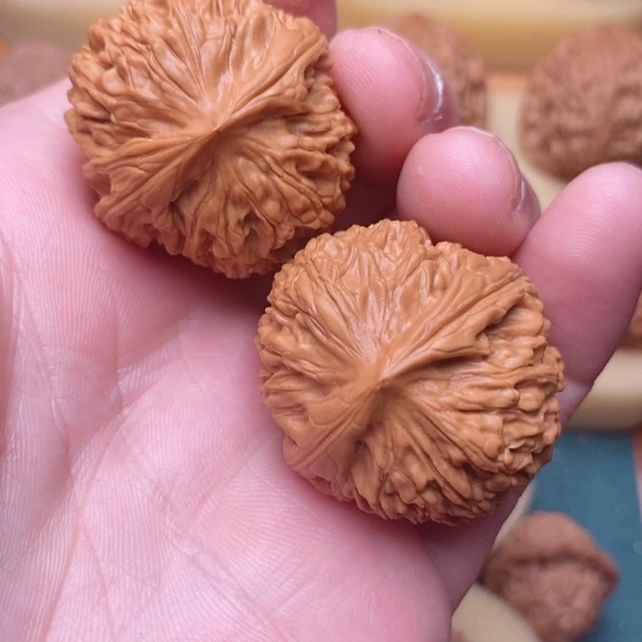 文玩核桃把件34纯野生疆王