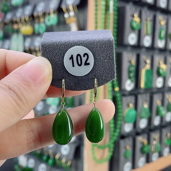 18K金镶嵌和田玉耳饰