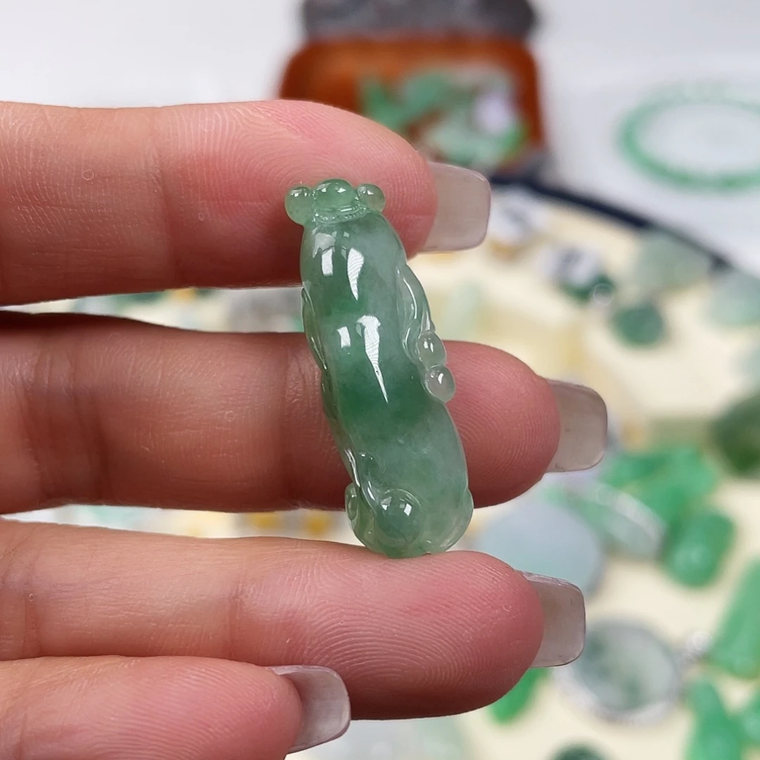 糯***米翡翠未镶嵌颈饰吊坠