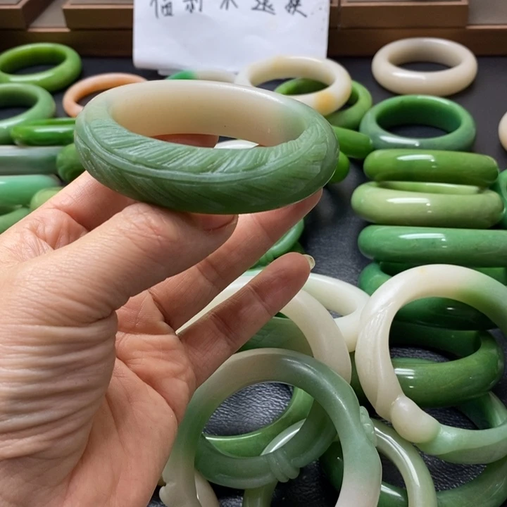 石英质玉手镯未镶嵌
