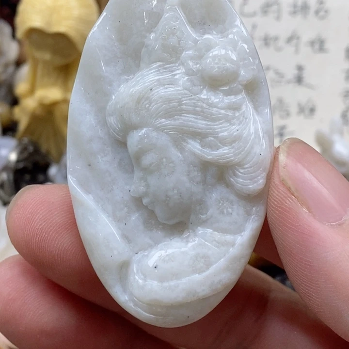 颈饰未镶嵌硅化珊瑚（珊瑚玉）