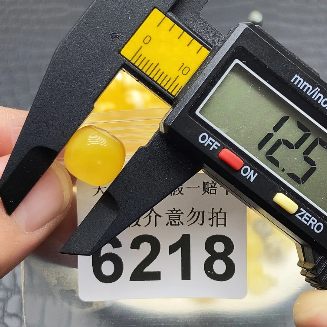 蜜蜡未镶嵌珠宝奇石6218