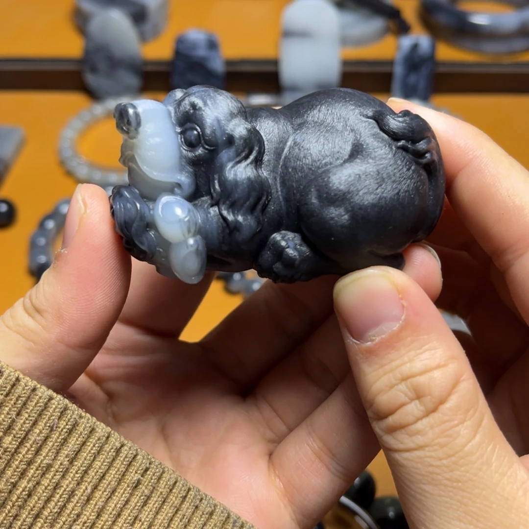 麒***校和田玉未镶嵌把件