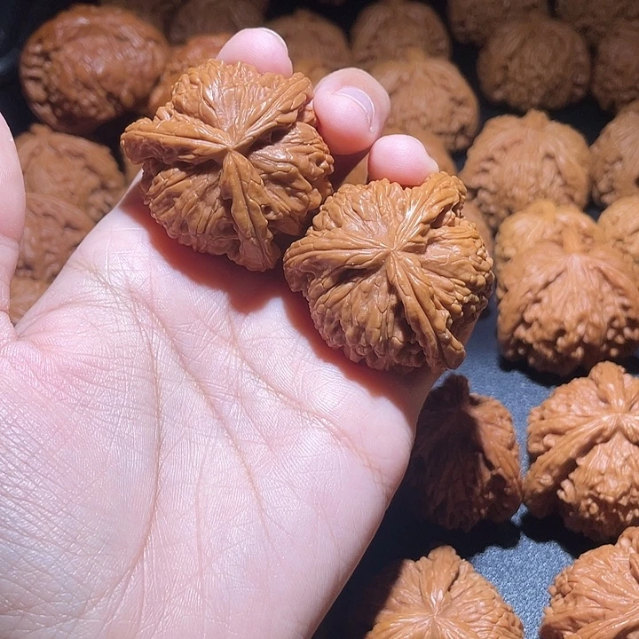 兵***秀吊坠文玩核桃小妹三棱