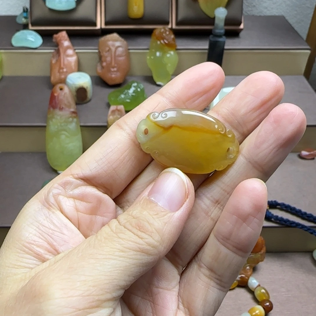 蛇纹石玉未镶嵌颈饰