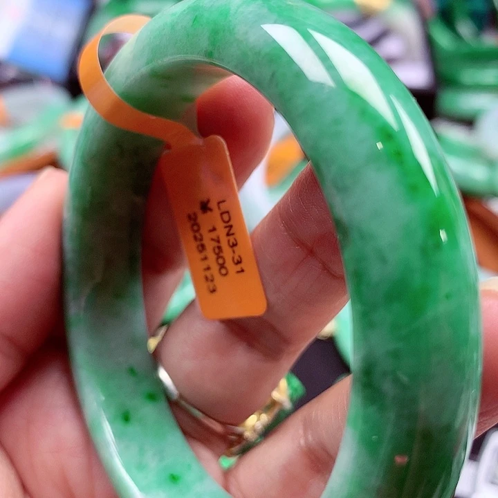 翡翠未镶嵌手镯翡翠