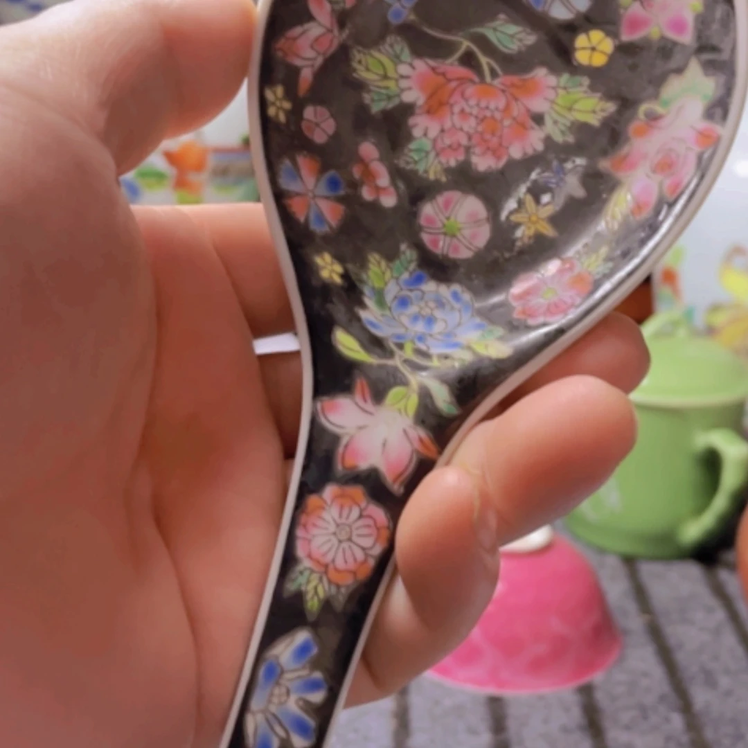 【闪购商品】摆件墨地粉彩大勺一个