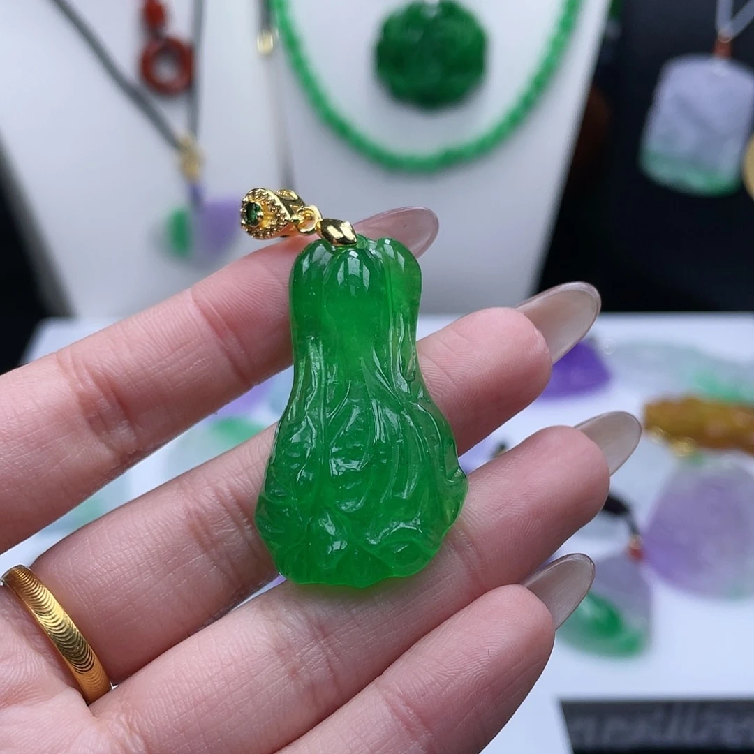 翡翠吊坠(赠链)未镶嵌