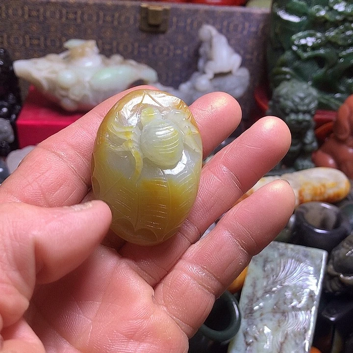 颈饰未镶嵌和田玉（糖玉）