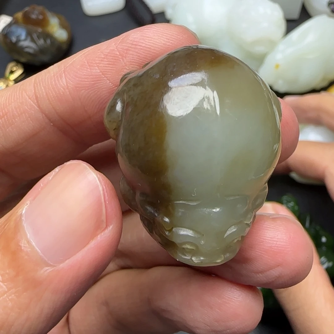 颈饰未镶嵌和田玉（糖玉）