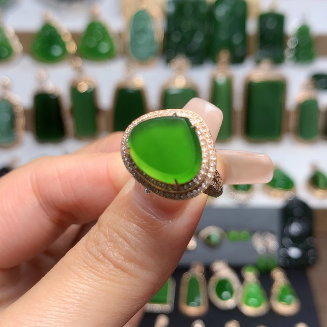 和田玉（碧玉）戒指18K金镶嵌